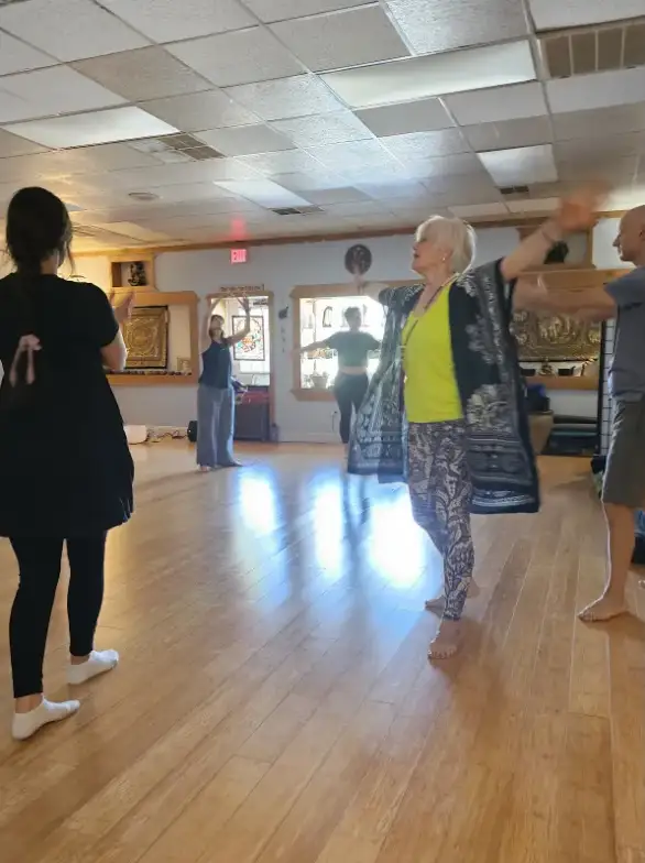 Inside a Groove Dance Session: What to Expect